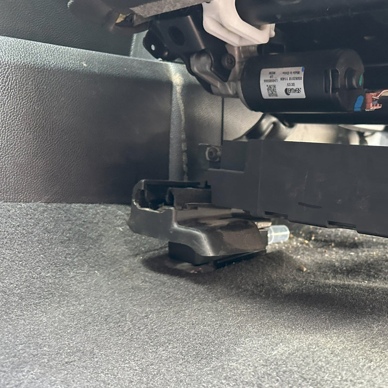 Load image into Gallery viewer, GM FRONT SEAT JACKERS® (SILVERADO HD AND SIERRA HD) - Desert Does It