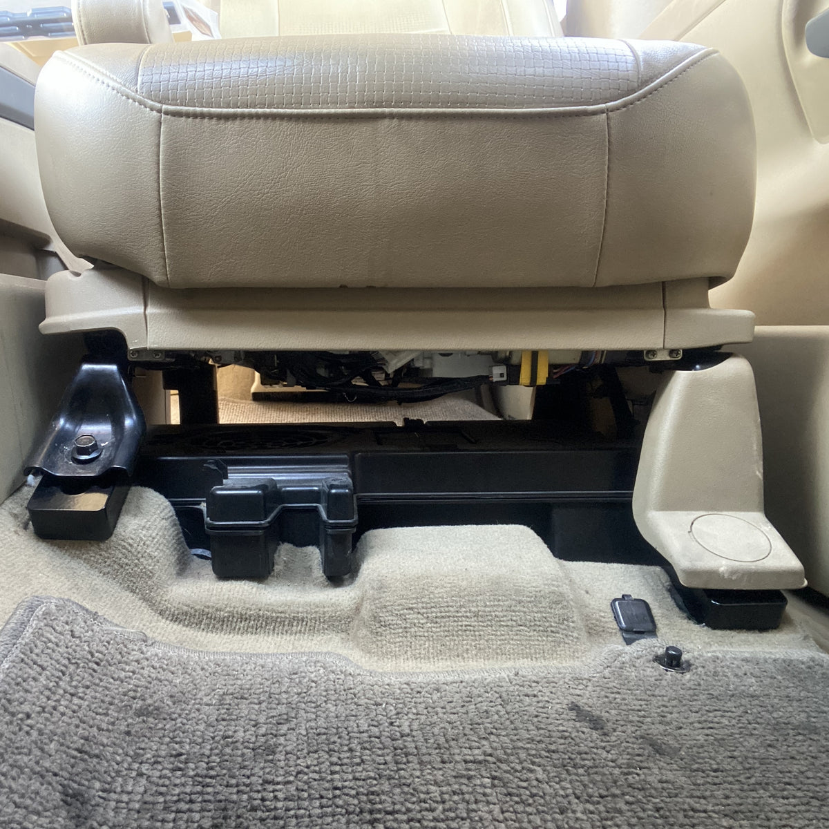 FRONT SEAT JACKERS 2004 2015 NISSAN TITAN NISSAN