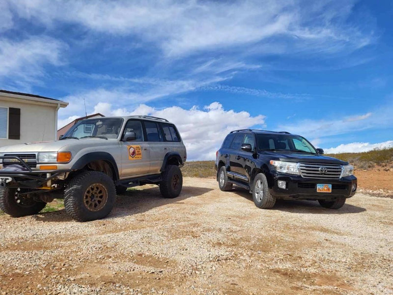 Load image into Gallery viewer, TOYOTA FRONT SEAT JACKERS® (LAND CRUISER AND LX570) - Desert Does It