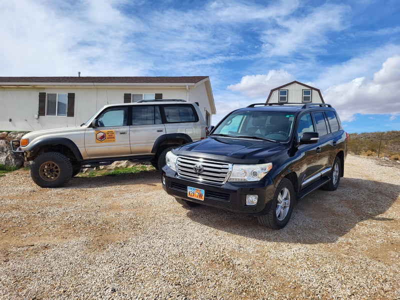 Load image into Gallery viewer, TOYOTA FRONT SEAT JACKERS® (LAND CRUISER AND LX570) - Desert Does It
