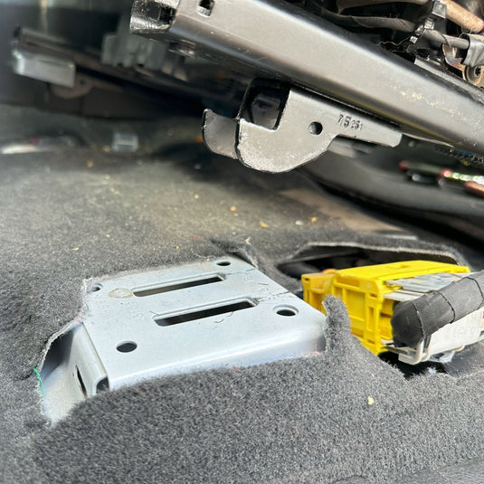 GM FRONT SEAT JACKERS® (SILVERADO AND SIERRA) - Desert Does It