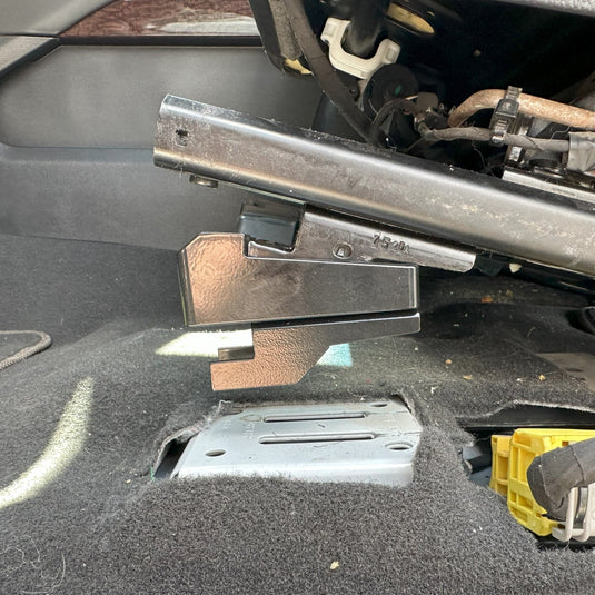GM FRONT SEAT JACKERS® (SILVERADO AND SIERRA) - Desert Does It