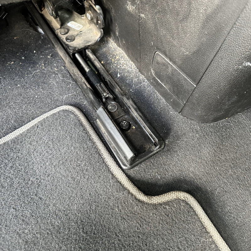 Load image into Gallery viewer, GM FRONT SEAT JACKERS® (SILVERADO HD AND SIERRA HD) - Desert Does It
