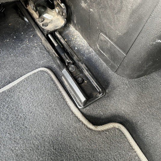 GM FRONT SEAT JACKERS® (SILVERADO HD AND SIERRA HD) - Desert Does It