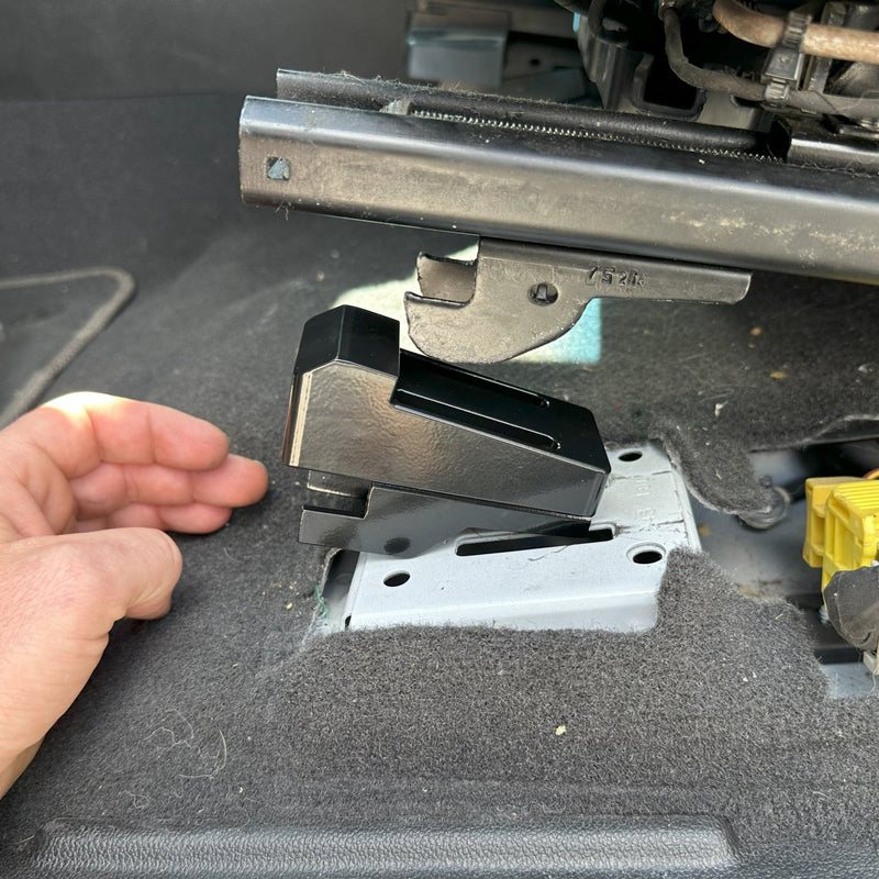 Load image into Gallery viewer, GM FRONT SEAT JACKERS® (SILVERADO HD AND SIERRA HD) - Desert Does It
