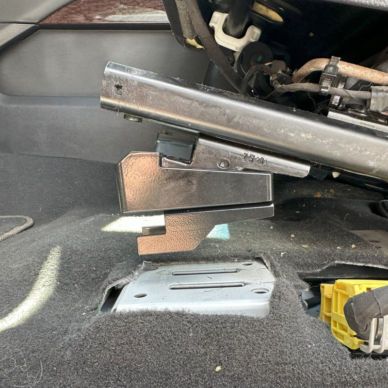 Load image into Gallery viewer, GM FRONT SEAT JACKERS® (SILVERADO HD AND SIERRA HD) - Desert Does It
