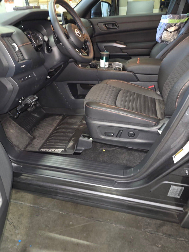 Load image into Gallery viewer, NISSAN FRONT SEAT JACKERS® (PATHFINDER) - Desert Does It
