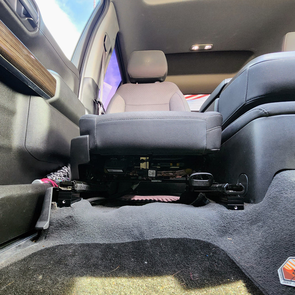 FRONT SEAT JACKERS (2020-2024 GM 2500/3500) – Desert Does It