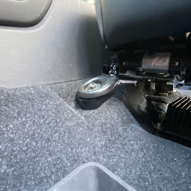Load image into Gallery viewer, NISSAN FRONT SEAT JACKERS® (FRONTIER) - Desert Does It
