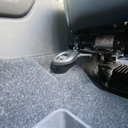 NISSAN FRONT SEAT JACKERS® (FRONTIER) - Desert Does It
