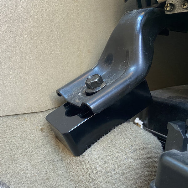 NISSAN FRONT SEAT JACKERS® (TITAN AND ARMADA) - Desert Does It