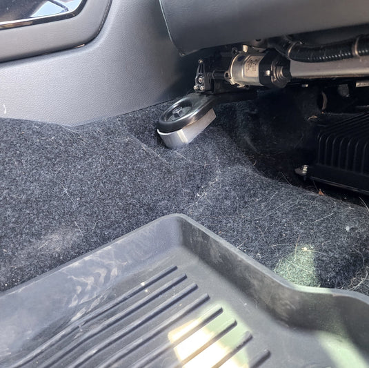 NISSAN FRONT SEAT JACKERS® (TITAN AND ARMADA) - Desert Does It